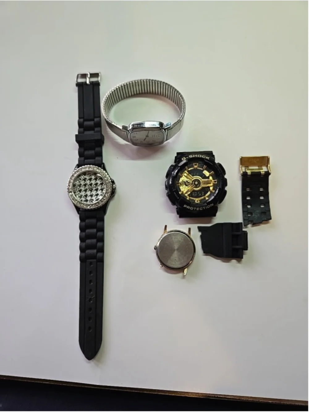 Lot Of 4 Men's Watches Casio G-Shock Geneva Timex Q
